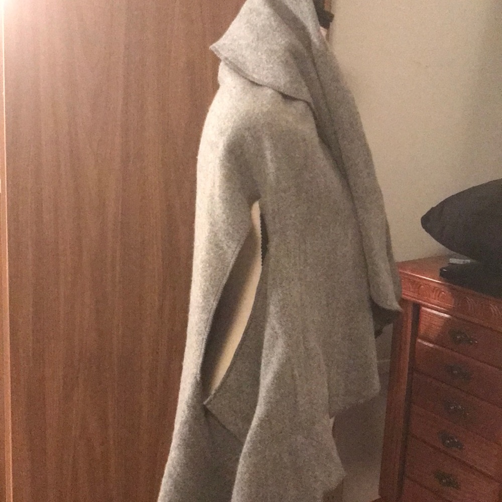 Gray colored shawl - Picture 2 of 6